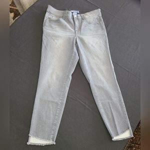 Jeri Skinny Curved Fray Step Hem Jean